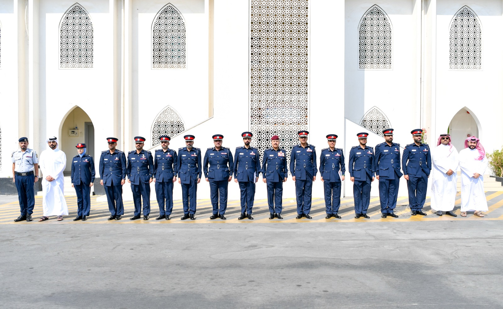 المفتش العام بوزارة الداخلية يتفقد الإدارة العامة للحراسات<